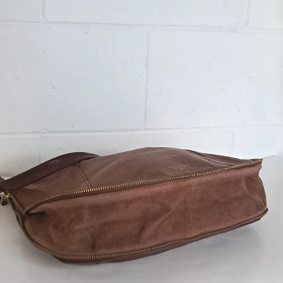 Fossil large leather shoulder bag zipper detail gold brass hardware - Picture 7 of 17